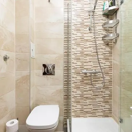 2br ,10 Minutes Walk To Center Apartment