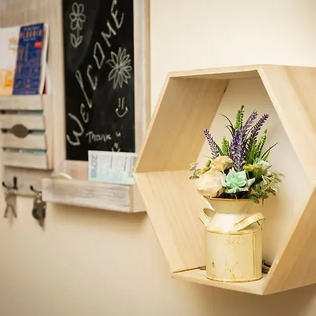 2br ,10 Minutes Walk To Center *