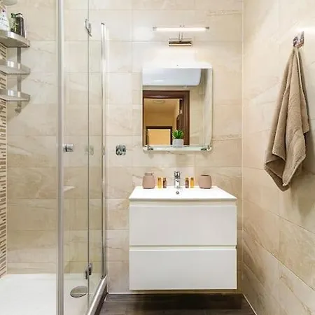 Brand New Apartment, 10 Minutes To Center Apartment *