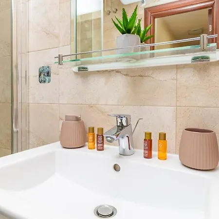 Apartment 2br ,10 Minutes Walk To Center *