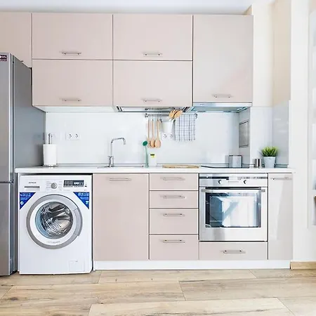 2br ,10 Minutes Walk To Center *