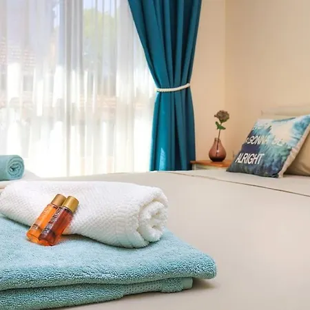 2br ,10 Minutes Walk To Center