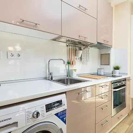 Apartment 2br ,10 Minutes Walk To Center *