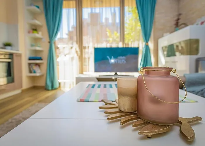 2br ,10 Minutes Walk To Center