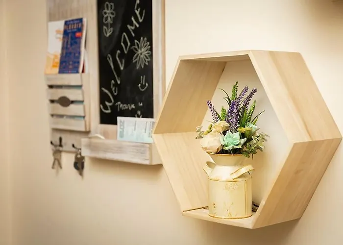 2br ,10 Minutes Walk To Center *