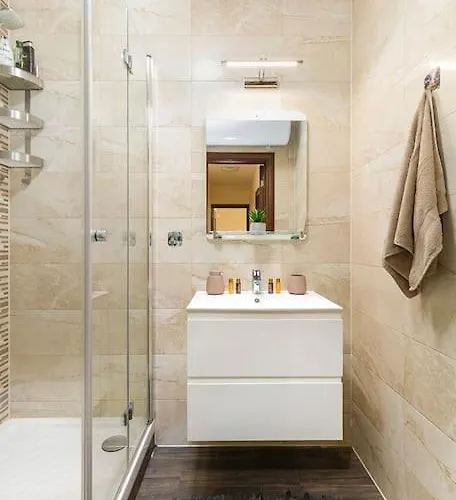 2br ,10 Minutes Walk To Center Διαμέρισμα *