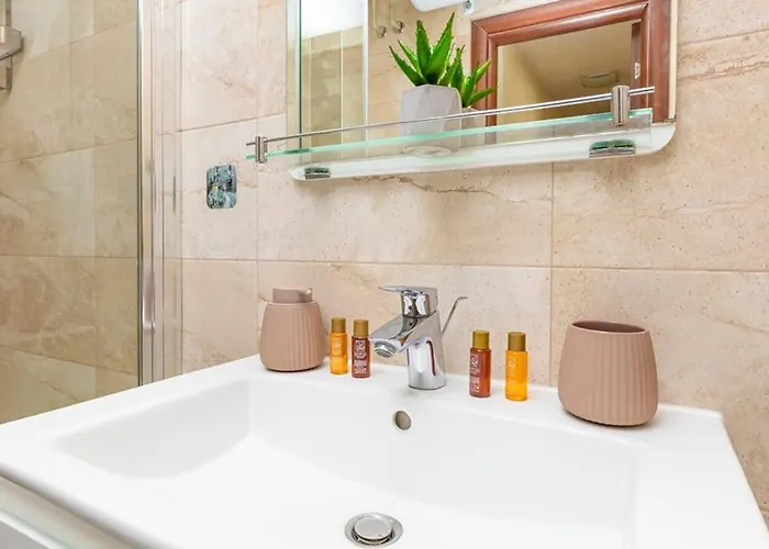 Διαμέρισμα 2br ,10 Minutes Walk To Center *