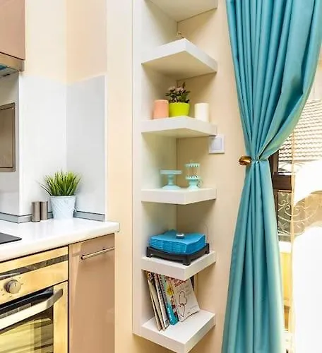 2br ,10 Minutes Walk To Center *