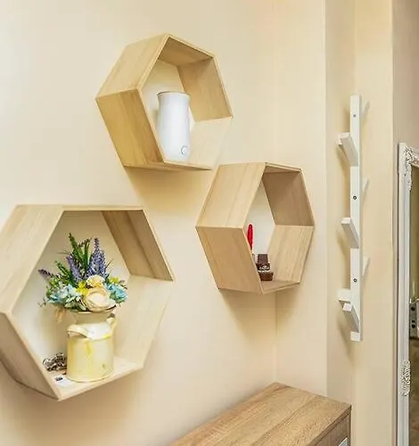 2br ,10 Minutes Walk To Center *