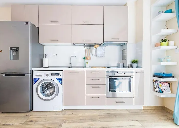 2br ,10 Minutes Walk To Center *