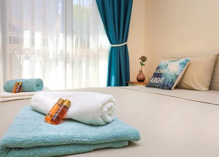 2br ,10 Minutes Walk To Center